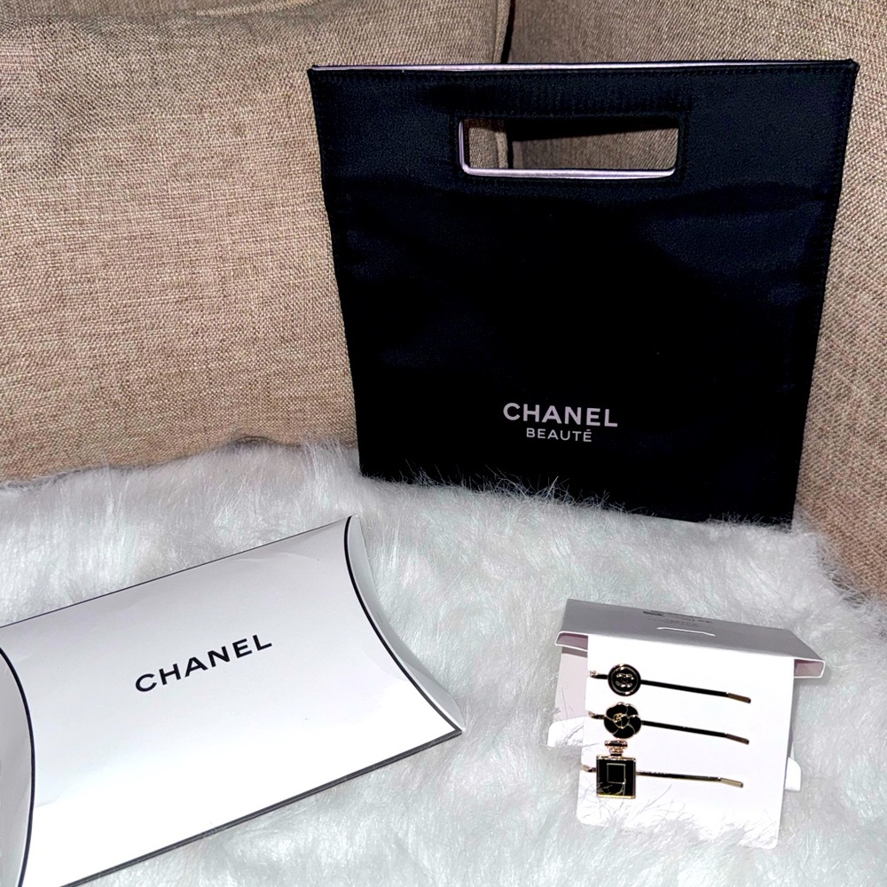 ***Authentic ***CHANEL Beauty Bag/ Clutch w/ Chanel Hair Pins